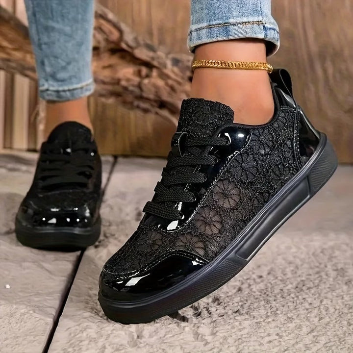 Émeraude | Sneakers Brodées en Dentelle