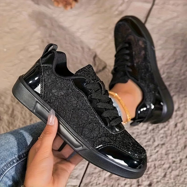 Émeraude | Sneakers Brodées en Dentelle