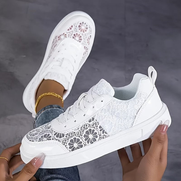 Émeraude | Sneakers Brodées en Dentelle